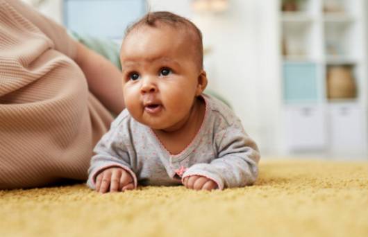 A Babának a Alvási Rutinja során a Éjjeli Lámpa Használatának Előnyei