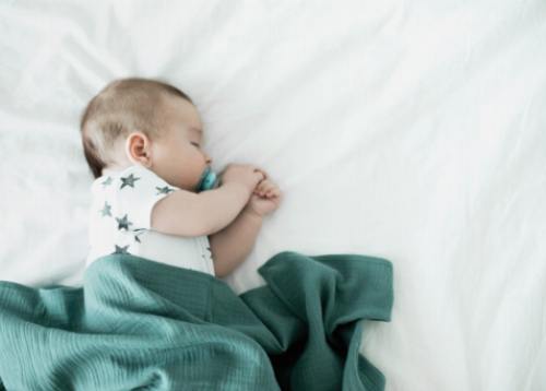 A Nyugodt Éjszakák Kulcsa: A Baba Alvási Ciklusok Megfejtése