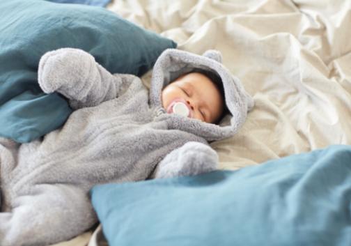 A rejtély megoldása: Értelmet találni a csecsemőd alvási szokásaiban