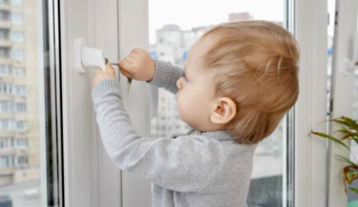 A babák és kisgyermekek számára készült WC biztonsági zárak használatának előnyei