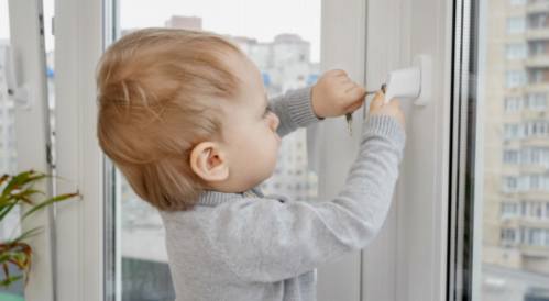 A sarokvédők fontossága a lakás gyermekbiztonságának megteremtésében