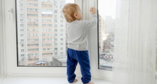 Ablakvédők: Alapvető kellék a gyermekbiztos otthonhoz
