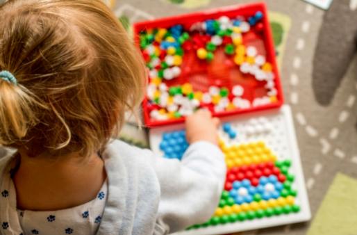 A játék létfontosságú szerepe a csecsemő agyi fejlődésében